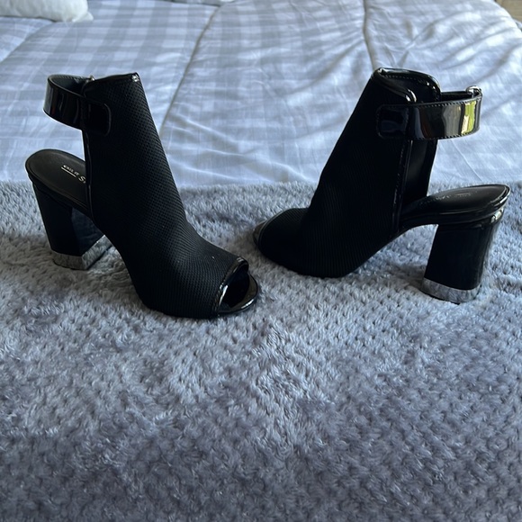 Shoes - Picture 2 of 4